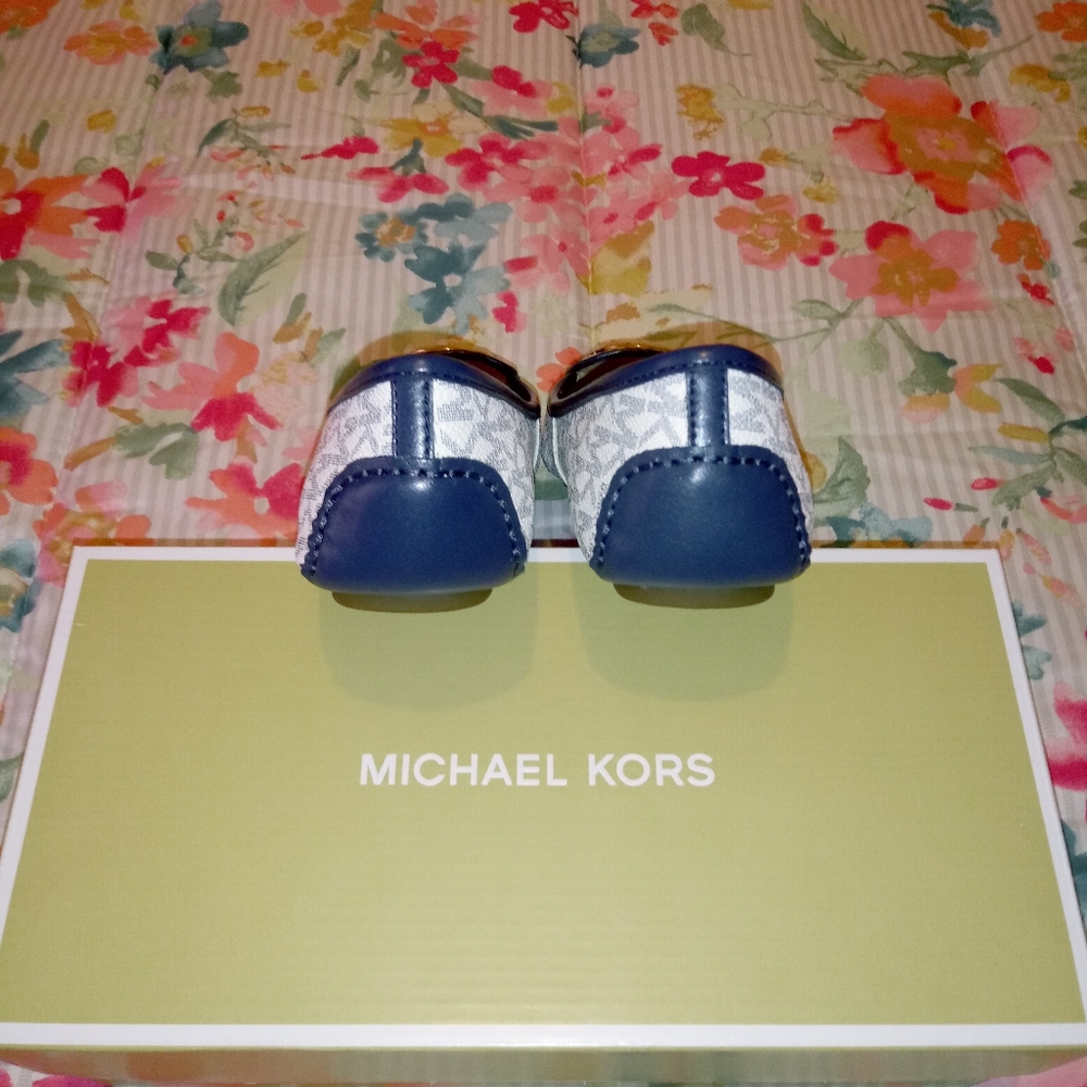 Michael Kors Lillie Moc Flats - Picture 7 of 10